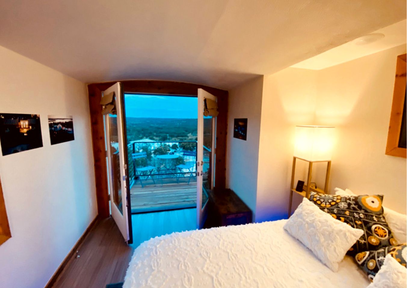 Unique Container Escape with Panoramic Hilltop Views in Cottonwood Shores, Texas