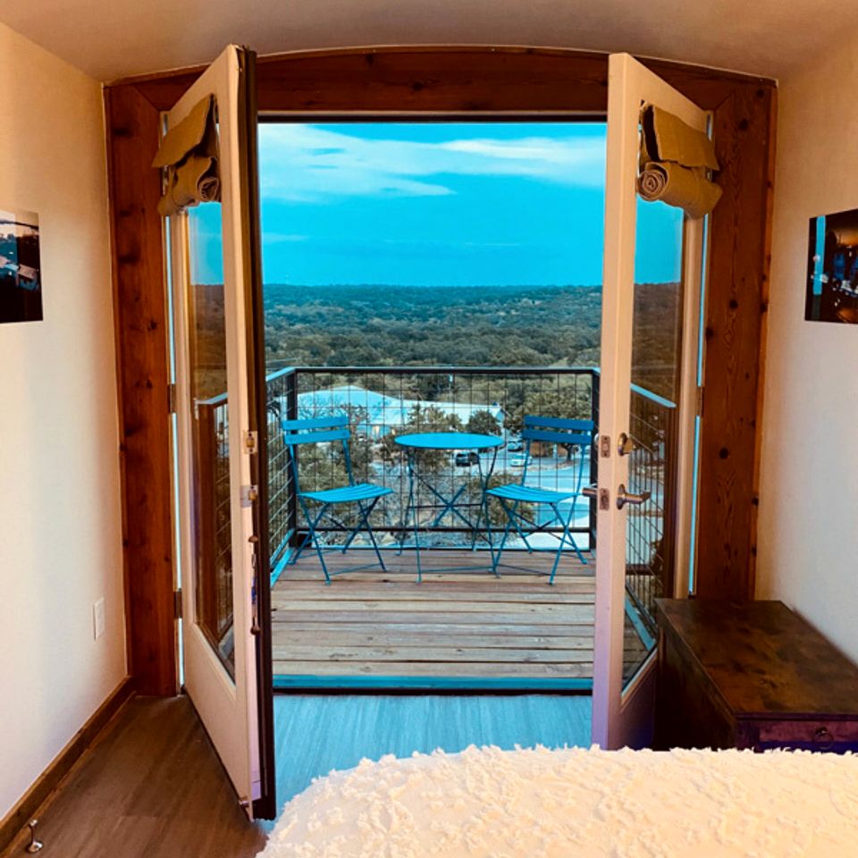 Unique Container Escape with Panoramic Hilltop Views in Cottonwood Shores, Texas