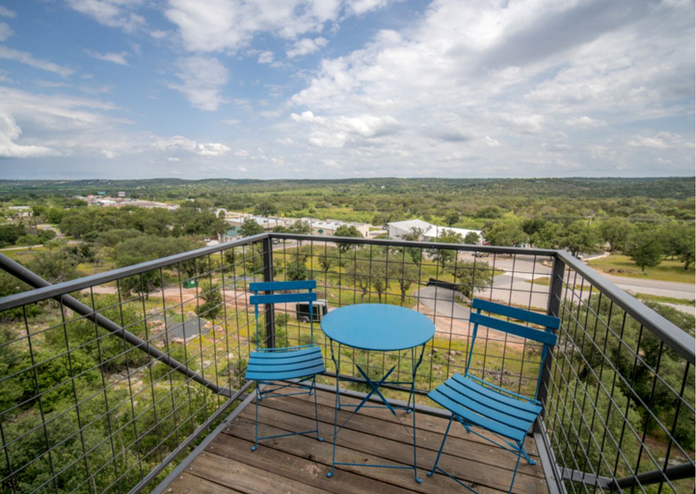 Unique Container Escape with Panoramic Hilltop Views in Cottonwood Shores, Texas