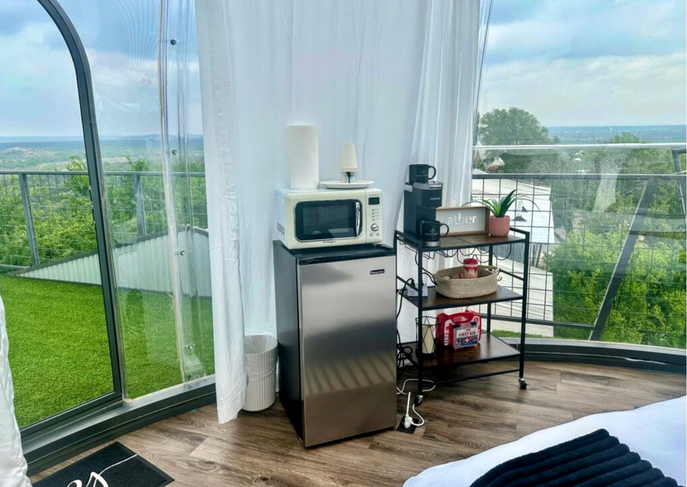 Dreamy Glass Dome Escape Under the Stars in Cottonwood Shores, Texas