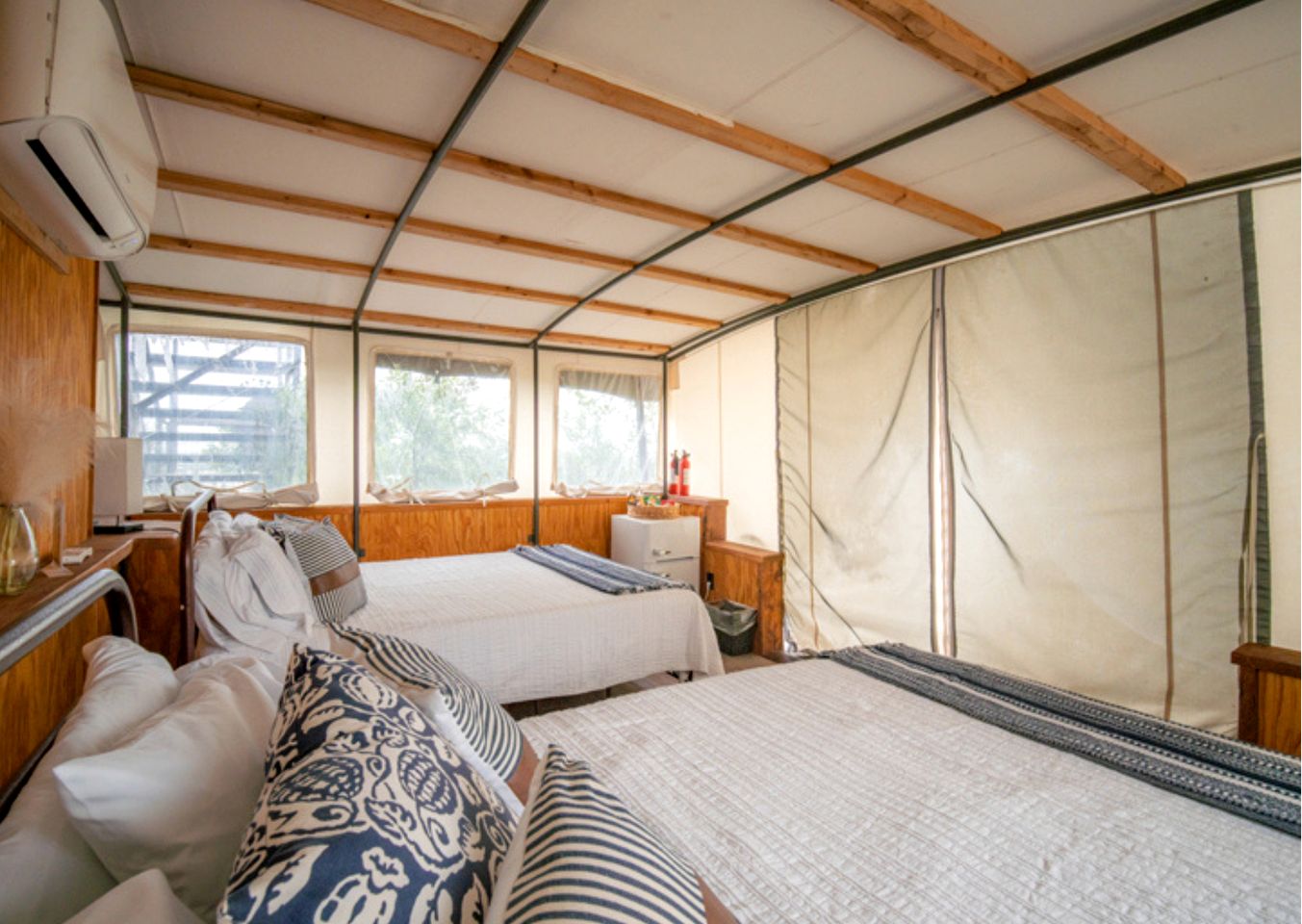 Serene Glampominium Escape with Outdoor & Indoor Showers in Cottonwood Shores, Texas