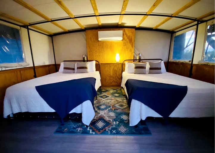 Safari Tents (United States of America, Cottonwood Shores, Texas)