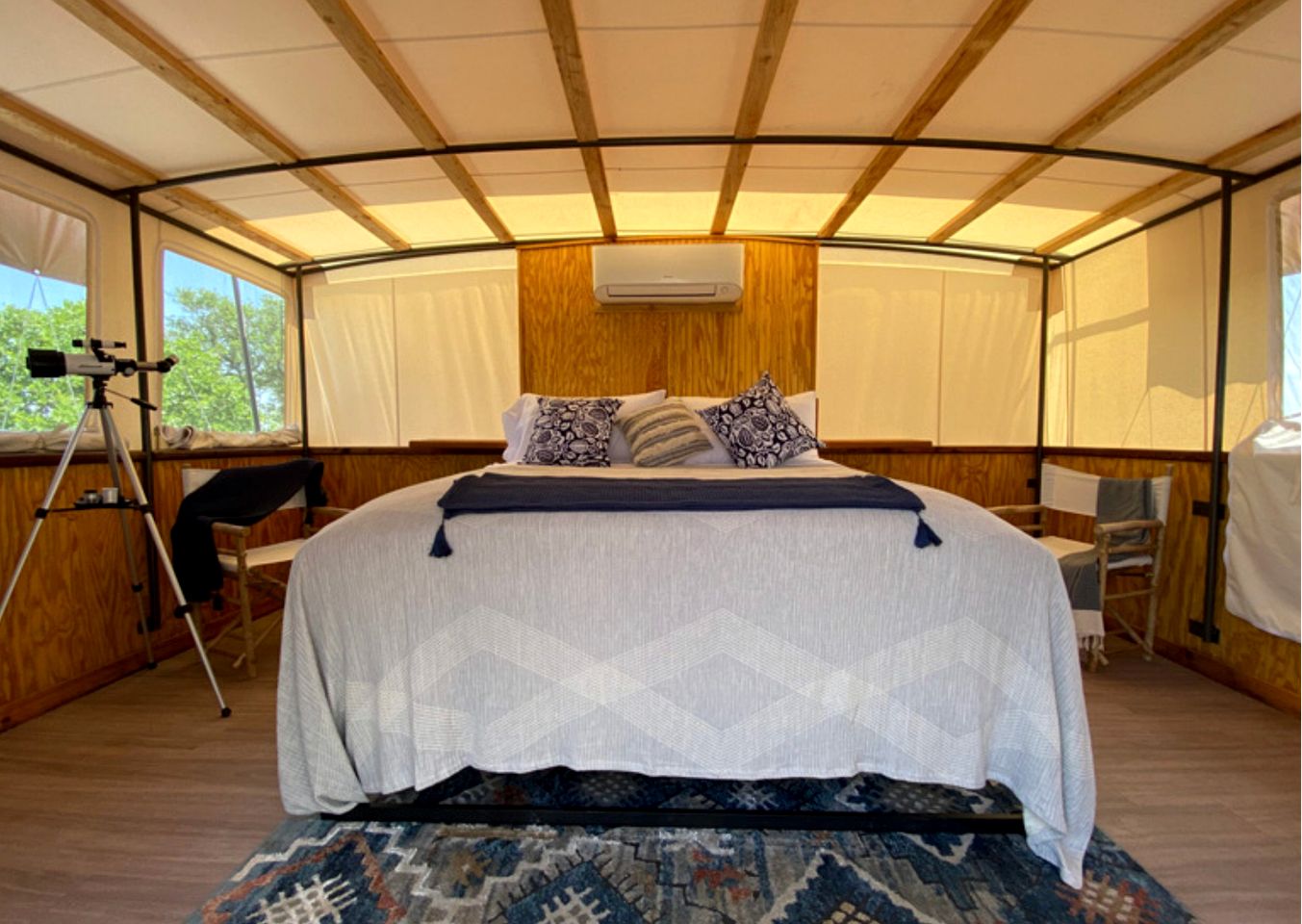 Serene Glampominium Escape with Outdoor & Indoor Showers in Cottonwood Shores, Texas