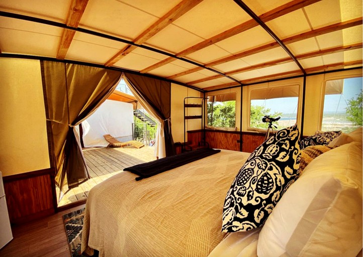 Safari Tents (United States of America, Cottonwood Shores, Texas)