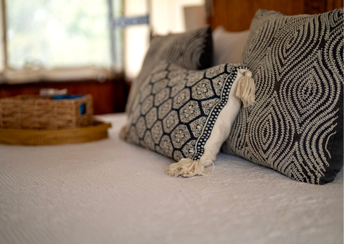 Serene Glampominium Escape with Outdoor & Indoor Showers in Cottonwood Shores, Texas