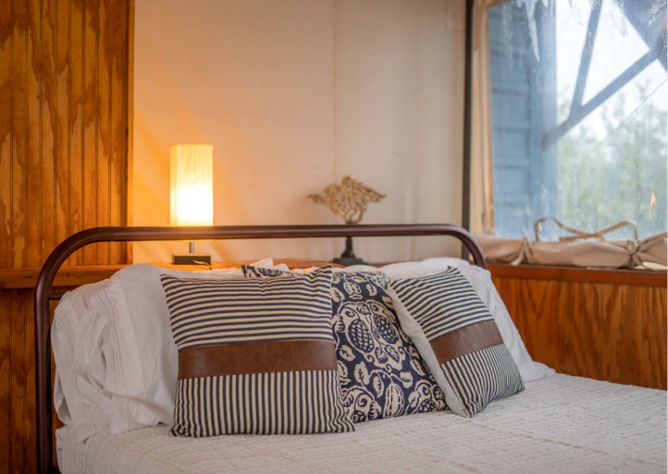 Serene Glampominium Escape with Outdoor & Indoor Showers in Cottonwood Shores, Texas