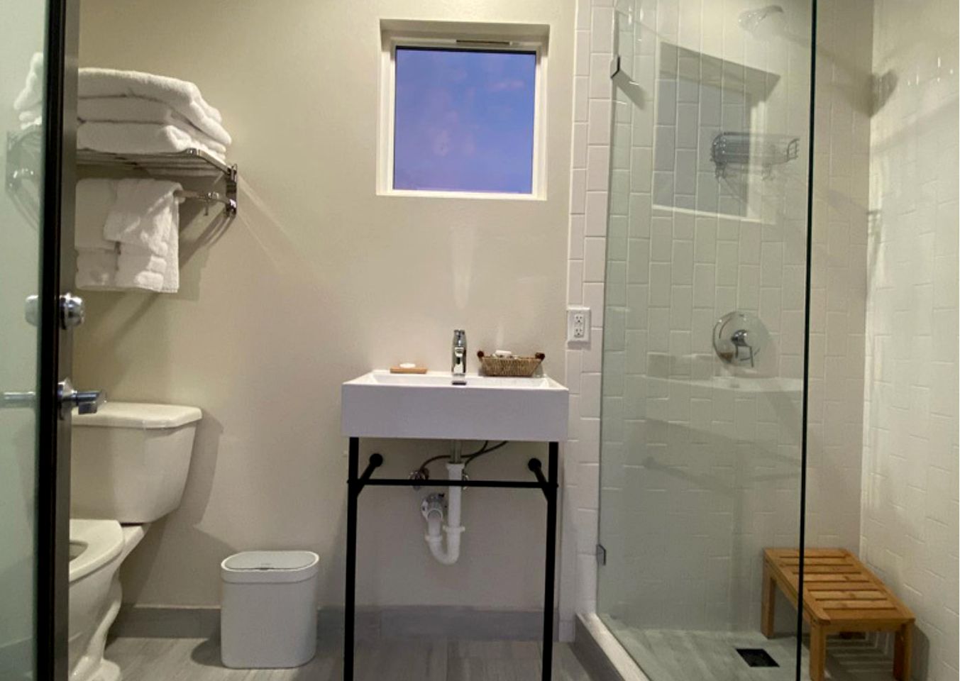 Serene Glampominium Escape with Outdoor & Indoor Showers in Cottonwood Shores, Texas