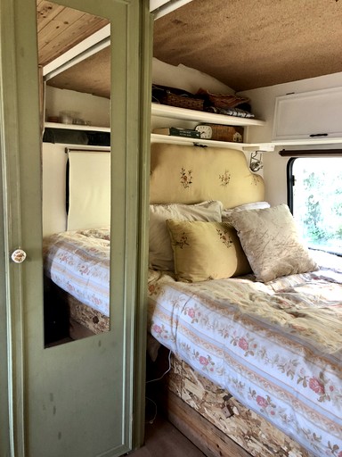 Cabins (Portugal, --, --)