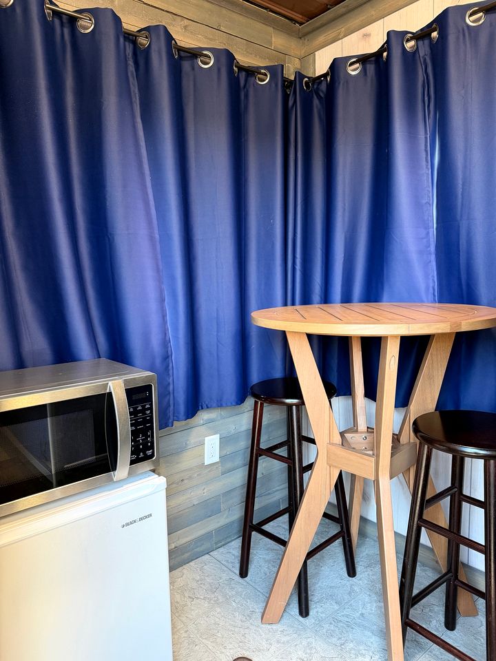 Charming Minimalist Cabin Escape with Modern Essentials in Seward, Alaska