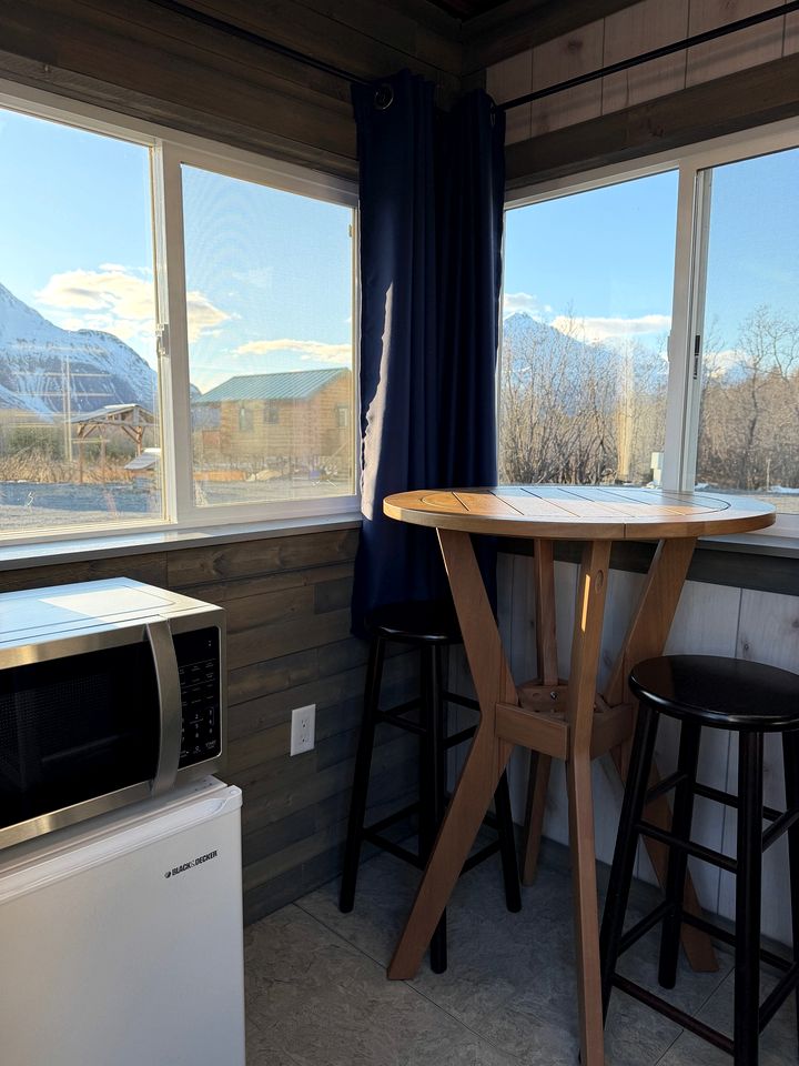 Charming Minimalist Cabin Escape with Modern Essentials in Seward, Alaska
