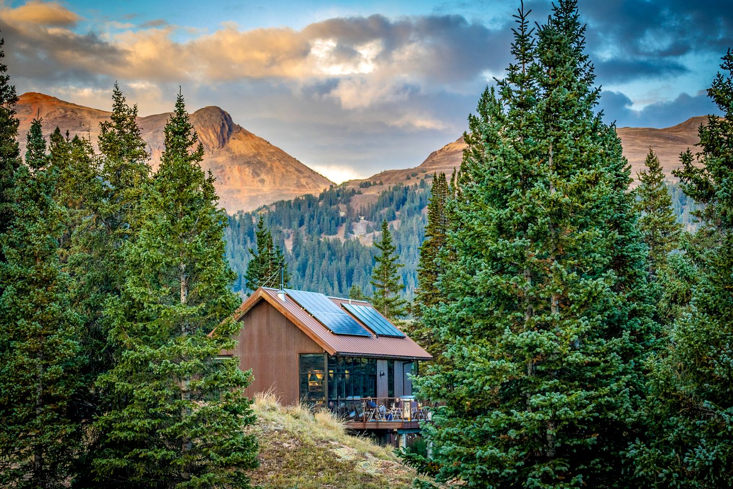 All-Inclusive Mountain Cabin Retreat with Chef & Epic Alpine Views in Truckee, California