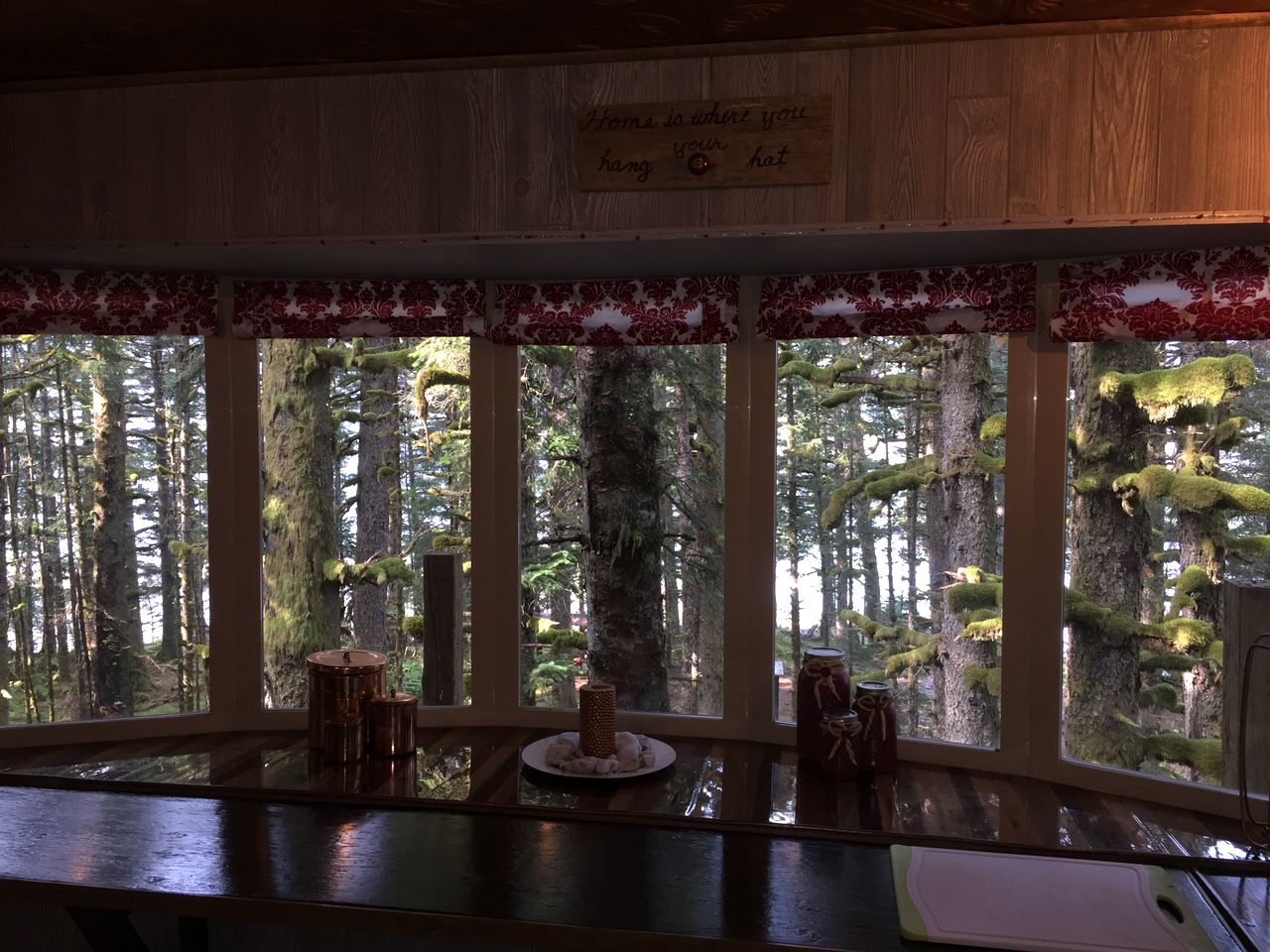Cute Cabin Nestled in the Trees with Magical Forest Views for a Romantic Escape in Nature Whale Island, Alaska