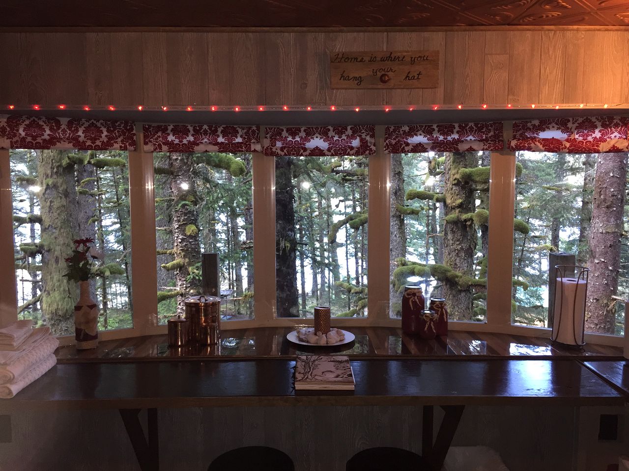 Cute Cabin Nestled in the Trees with Magical Forest Views for a Romantic Escape in Nature Whale Island, Alaska
