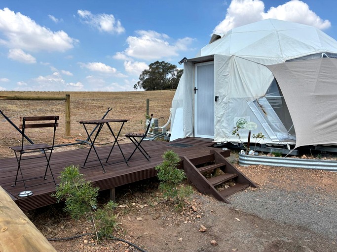 Serene Luxury Glamping Domes with Panoramic Sunrise Views near Balmattum, Victoria