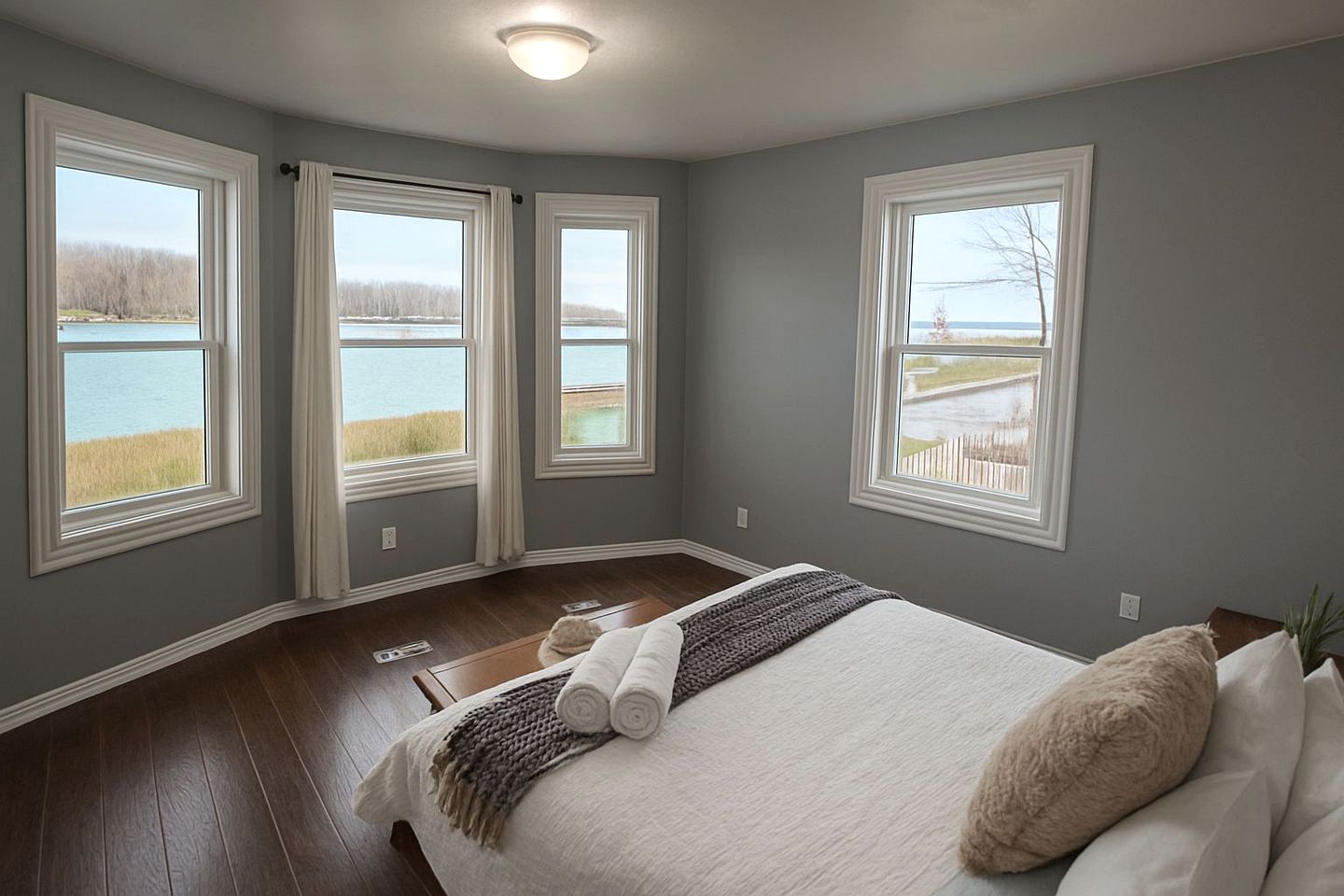 Scenic Waterfront Getaway Steps from a Historic Lighthouse in Ontario, Canada