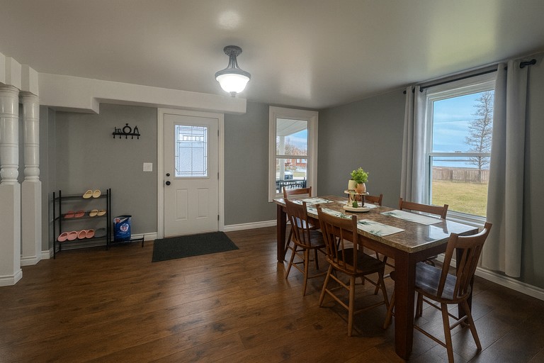 Cottages (Canada, Dunnville, Ontario)
