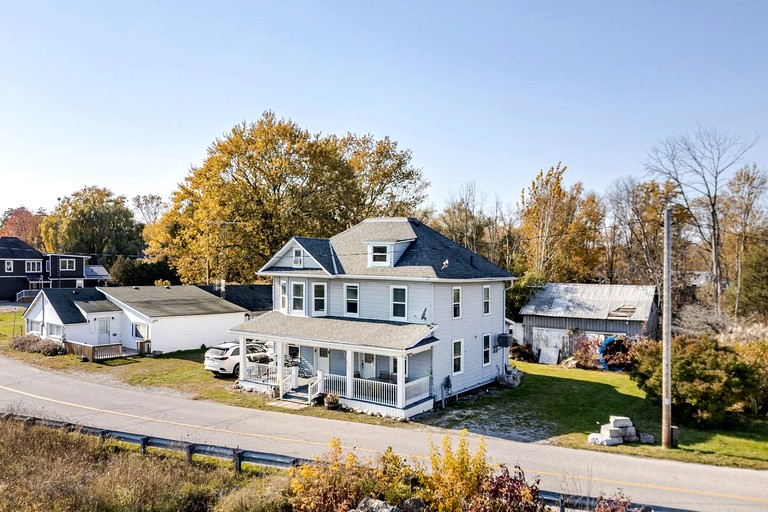 Scenic Waterfront Getaway Steps from a Historic Lighthouse in Ontario, Canada