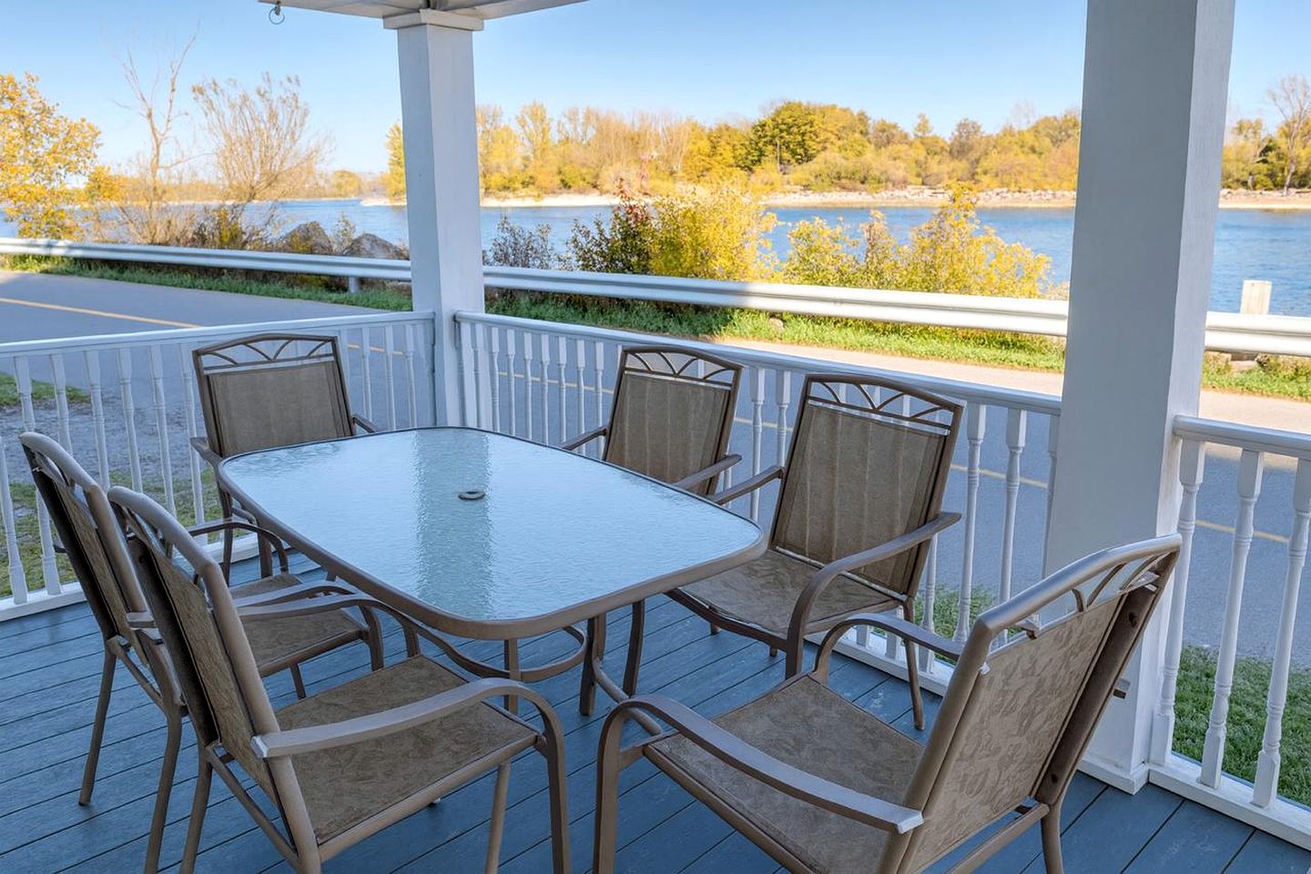 Scenic Waterfront Getaway Steps from a Historic Lighthouse in Ontario, Canada