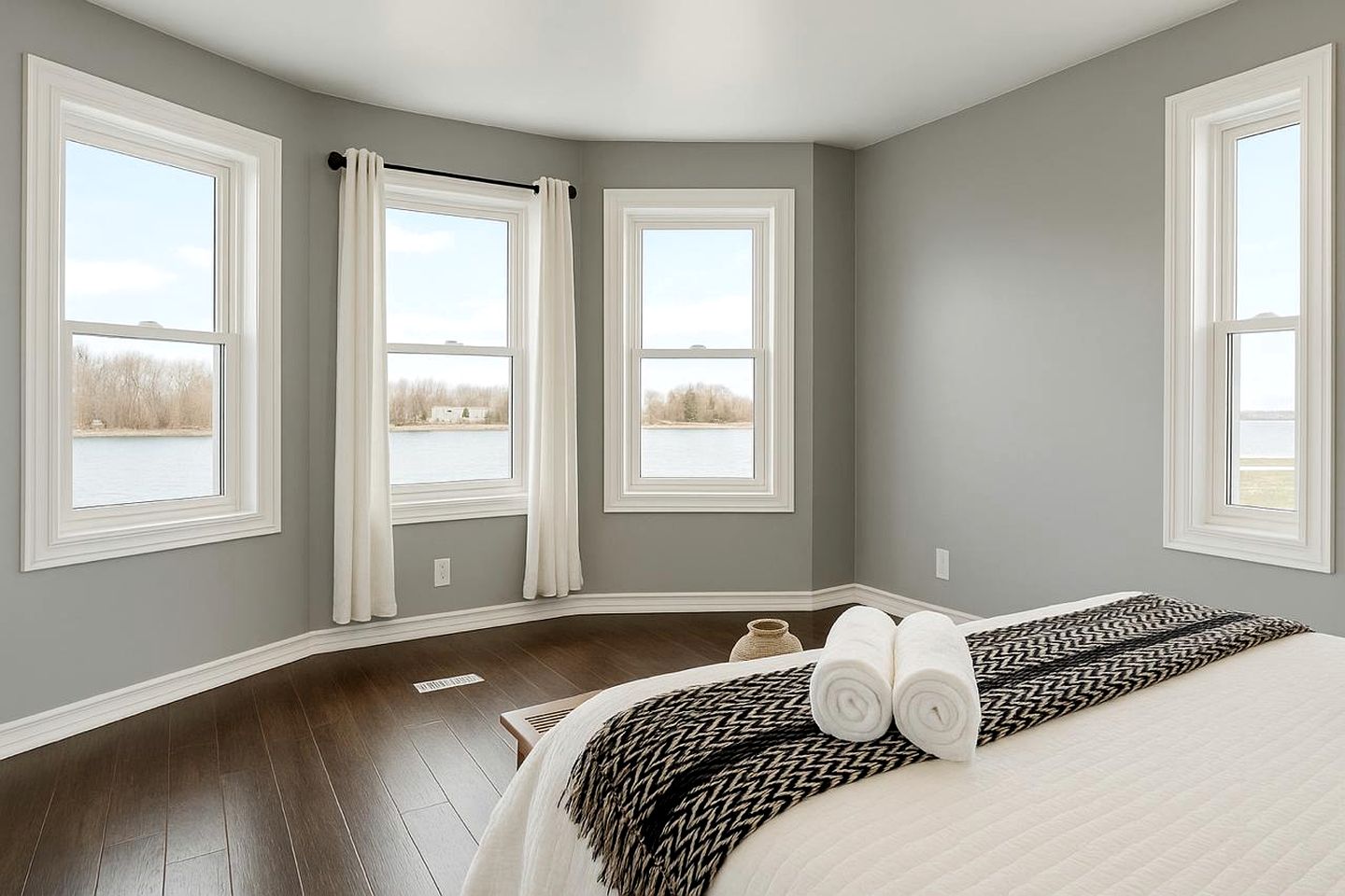 Scenic Waterfront Getaway Steps from a Historic Lighthouse in Ontario, Canada