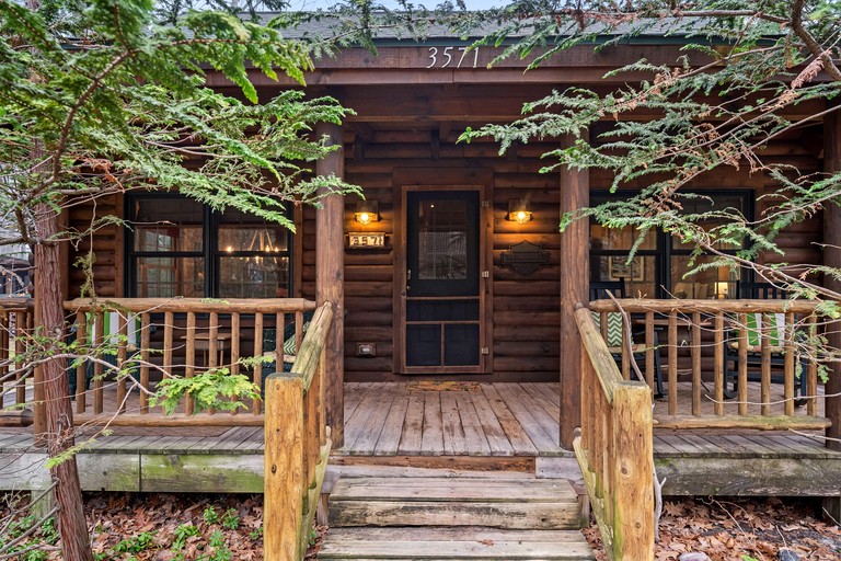 Peaceful Forest Cabin with Hot Tub, Fireplace & Outdoor Lounge in Saugatuck, Michigan