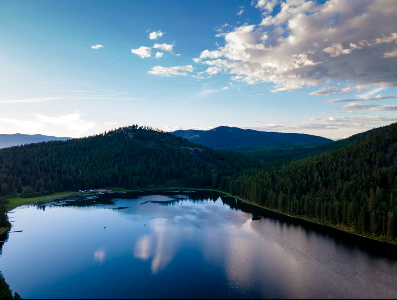 Scenic Off-Grid Campsite Overlooking Crystal Clear Lake in Sagle, Idaho