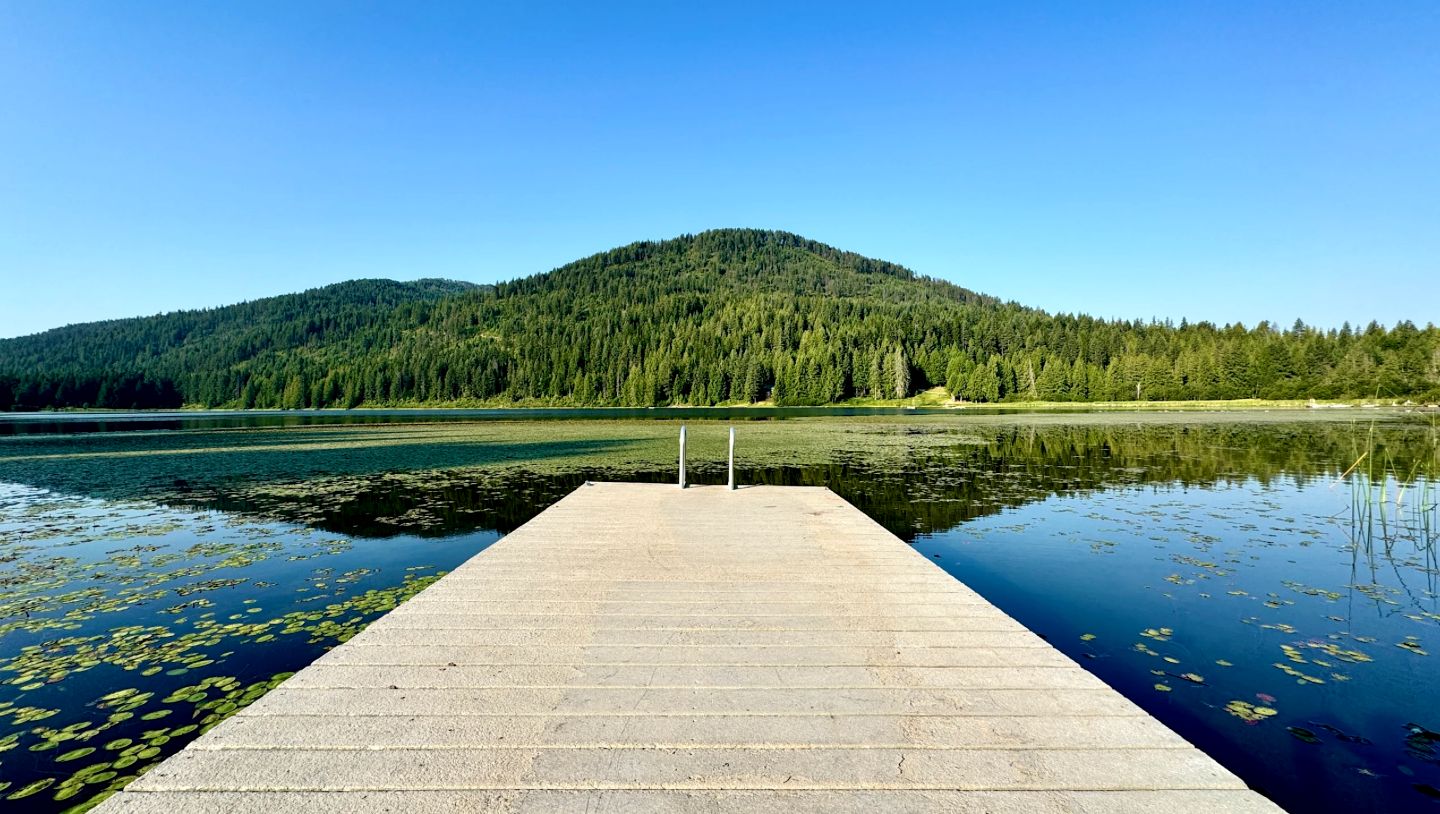 Scenic Off-Grid Campsite Overlooking Crystal Clear Lake in Sagle, Idaho