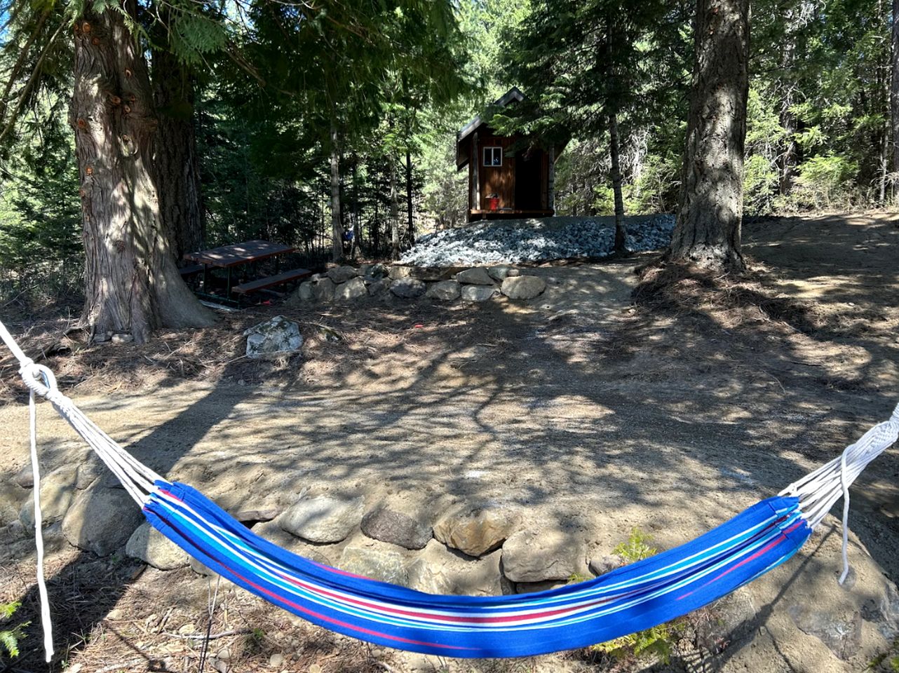 Scenic Off-Grid Campsite Overlooking Crystal Clear Lake in Sagle, Idaho