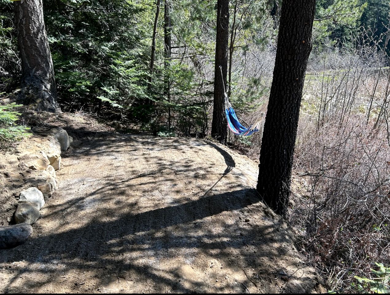 Scenic Off-Grid Campsite Overlooking Crystal Clear Lake in Sagle, Idaho
