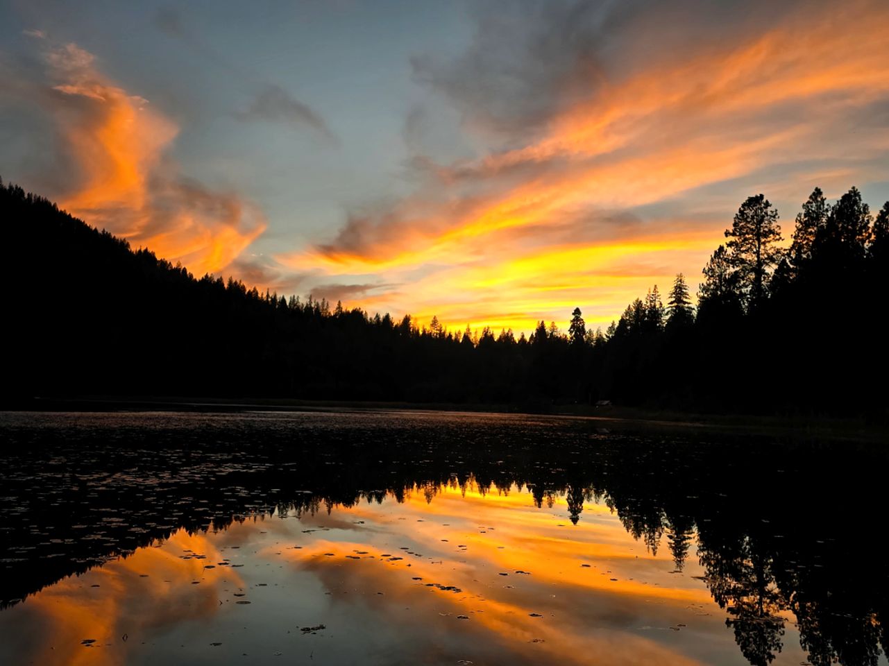 Scenic Off-Grid Campsite Overlooking Crystal Clear Lake in Sagle, Idaho
