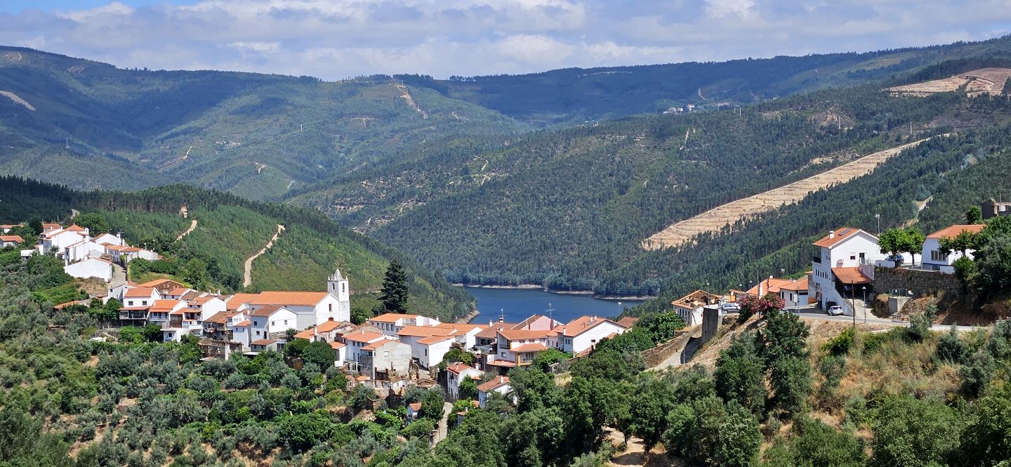 Cozy Stylish Glamping Tents with Cork Oak Forest Views Near Pedrógão Grande, Central Portugal