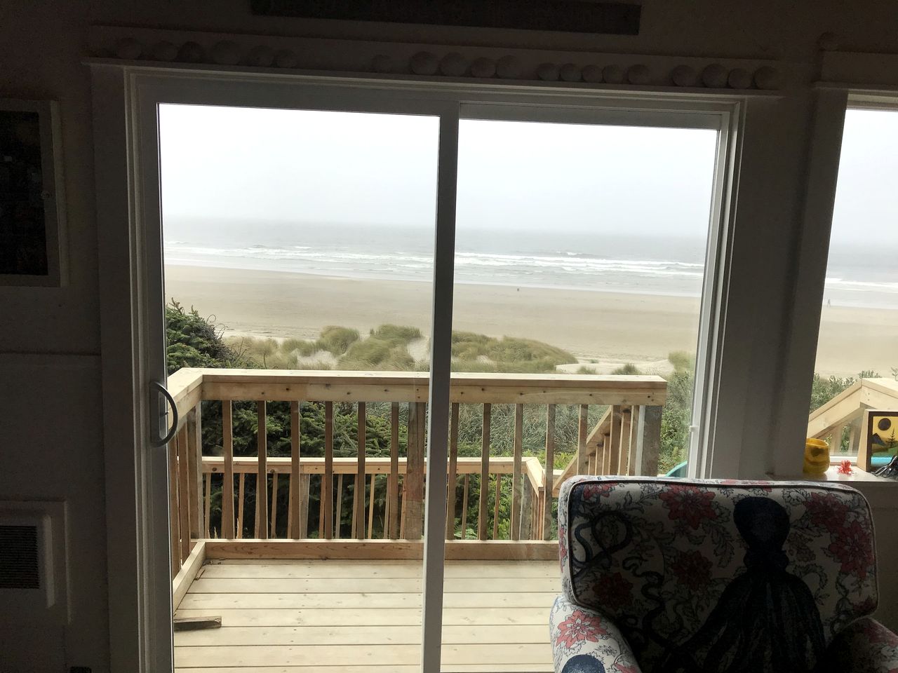 Rustic Beachfront Escape with Fireplace, Views & Pet-Friendly Stay in Florence, Oregon