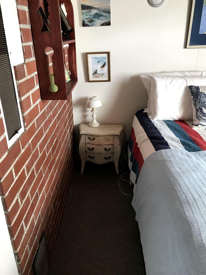 Rustic Beachfront Escape with Fireplace, Views & Pet-Friendly Stay in Florence, Oregon
