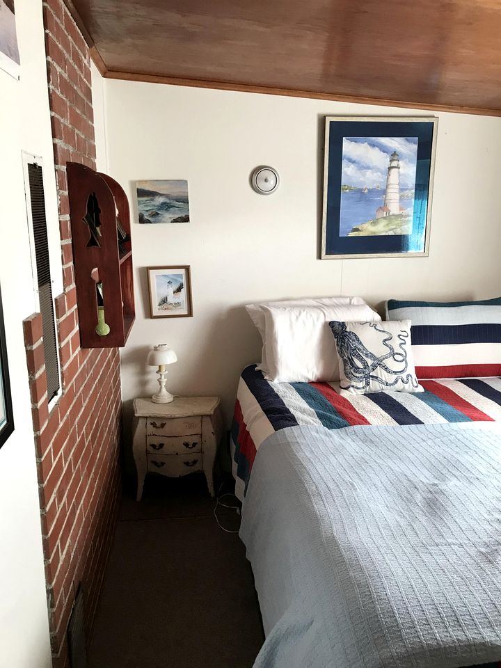 Rustic Beachfront Escape with Fireplace, Views & Pet-Friendly Stay in Florence, Oregon
