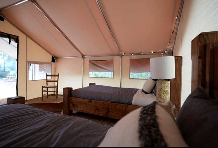 Yurts (Canada, --, British Columbia)