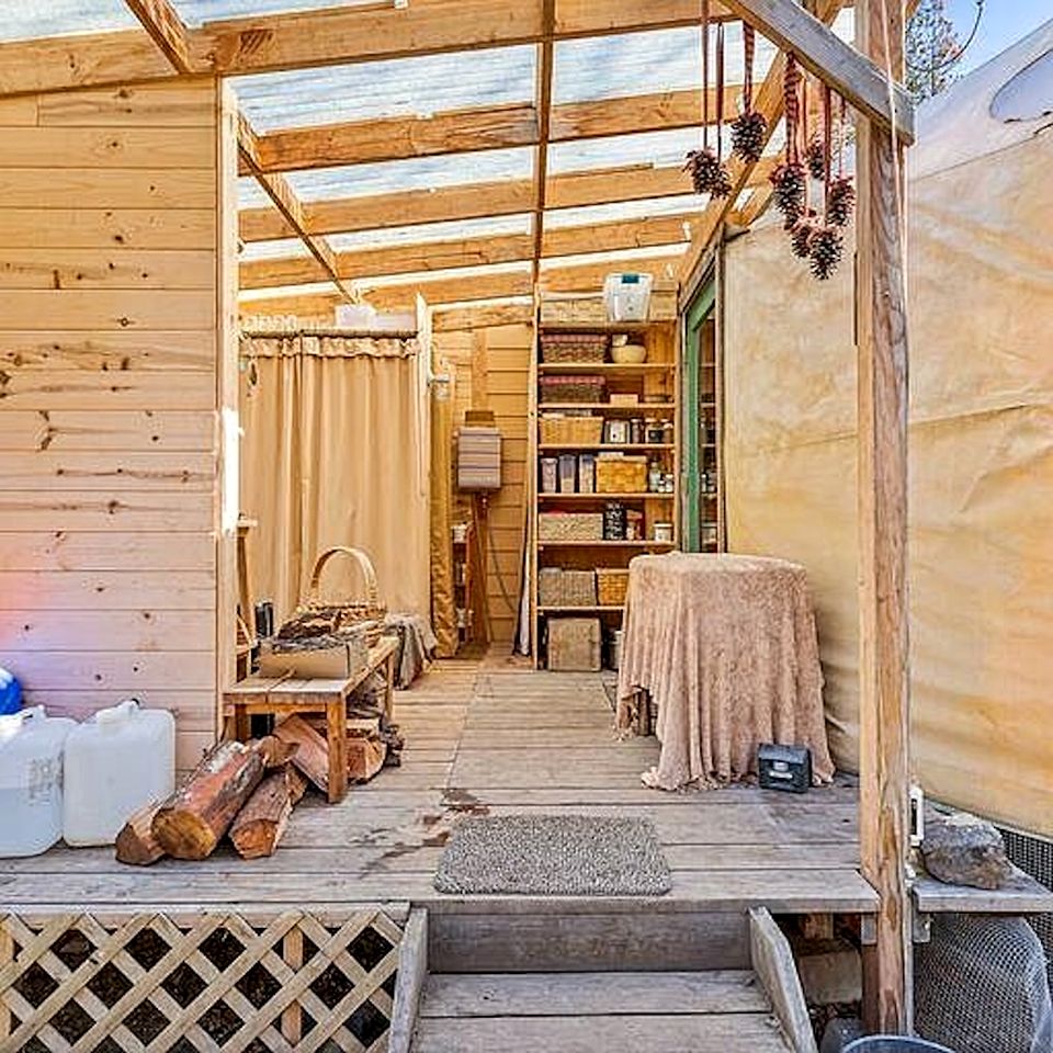 Creekside Geodesic Dome Retreat with Expansive Nature Views in Jacksonville, Oregon