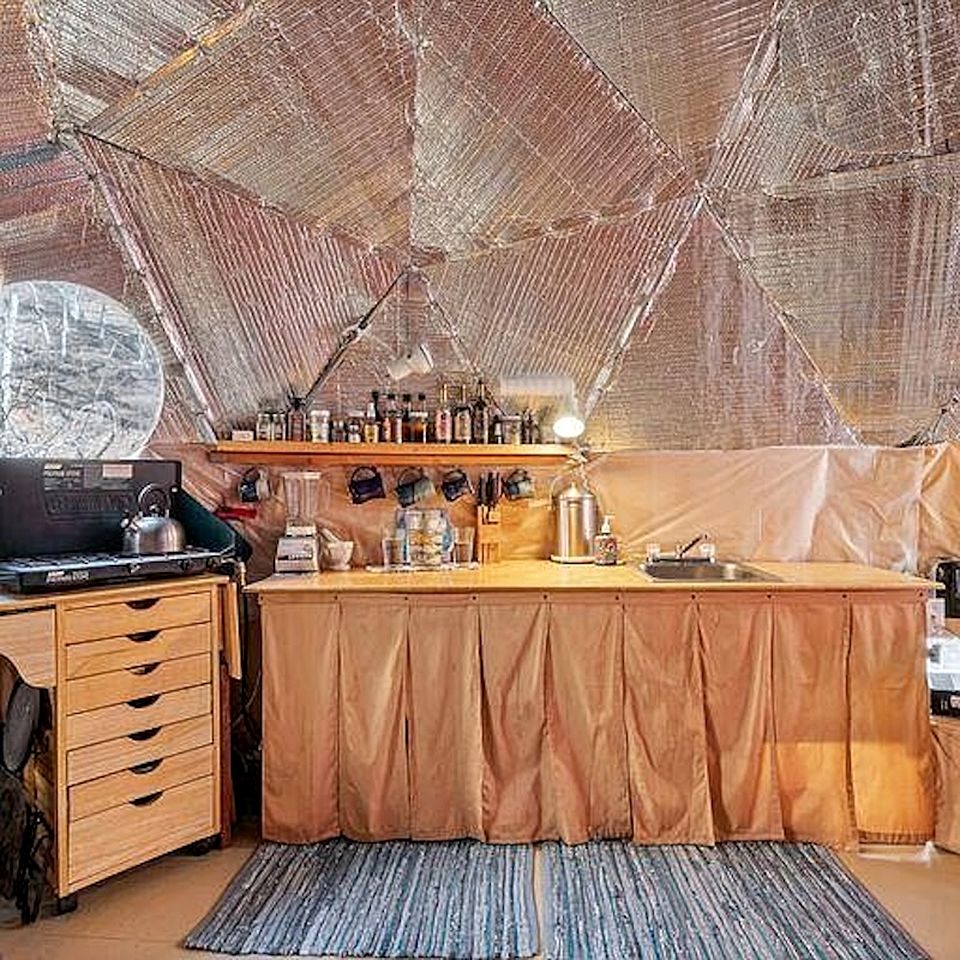 Creekside Geodesic Dome Retreat with Expansive Nature Views in Jacksonville, Oregon