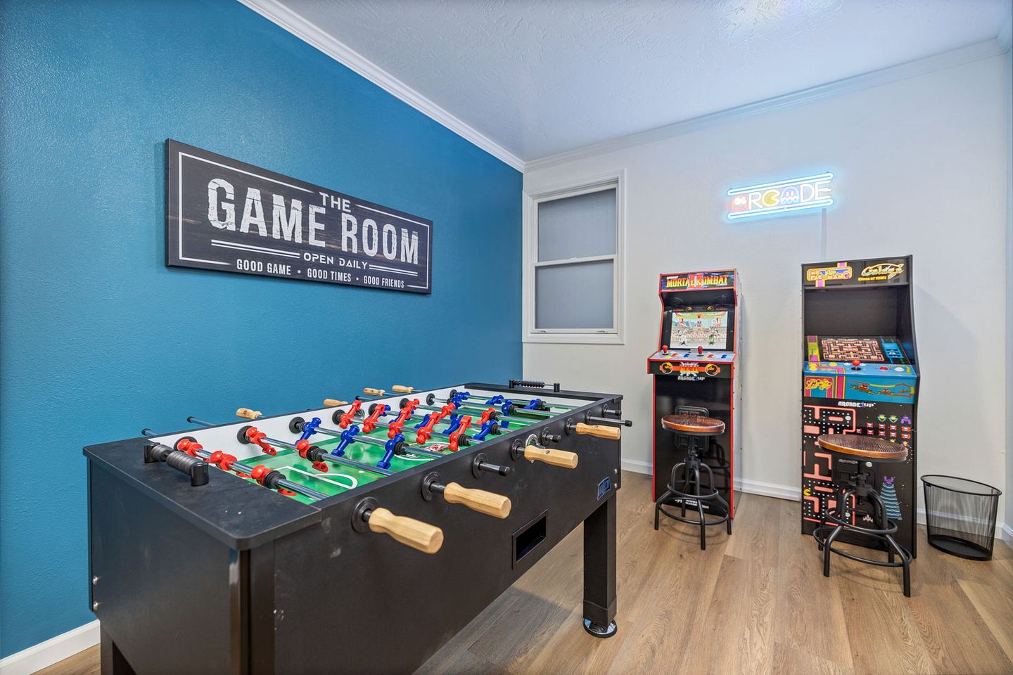 Luxury Mountain Retreat with Stargazing Dome, Hot Tub & Game Room in Oakhurst, California