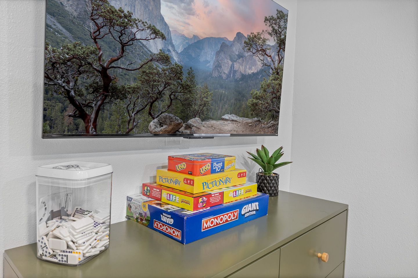 Luxury Mountain Retreat with Stargazing Dome, Hot Tub & Game Room in Oakhurst, California