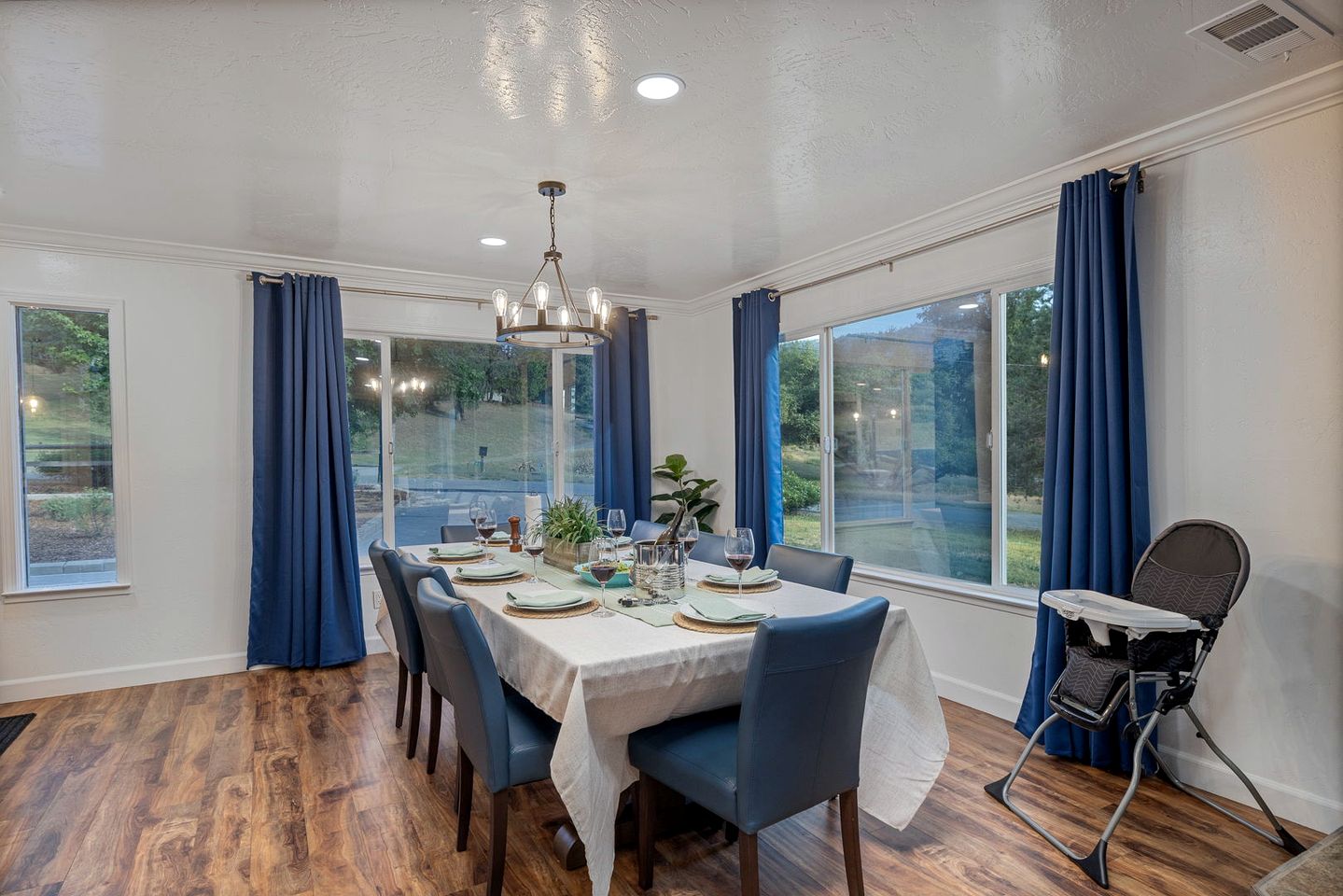 Luxury Mountain Retreat with Stargazing Dome, Hot Tub & Game Room in Oakhurst, California