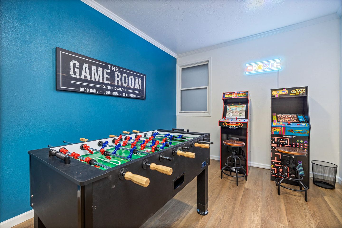 Luxury Mountain Retreat with Stargazing Dome, Hot Tub & Game Room in Oakhurst, California