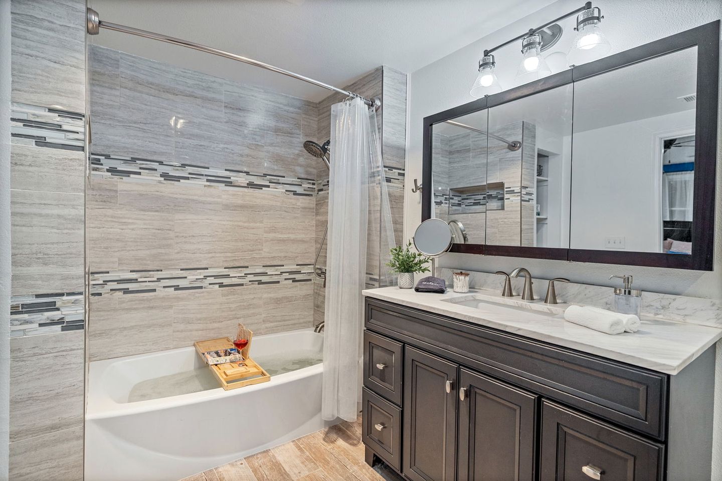 Luxury Mountain Retreat with Stargazing Dome, Hot Tub & Game Room in Oakhurst, California