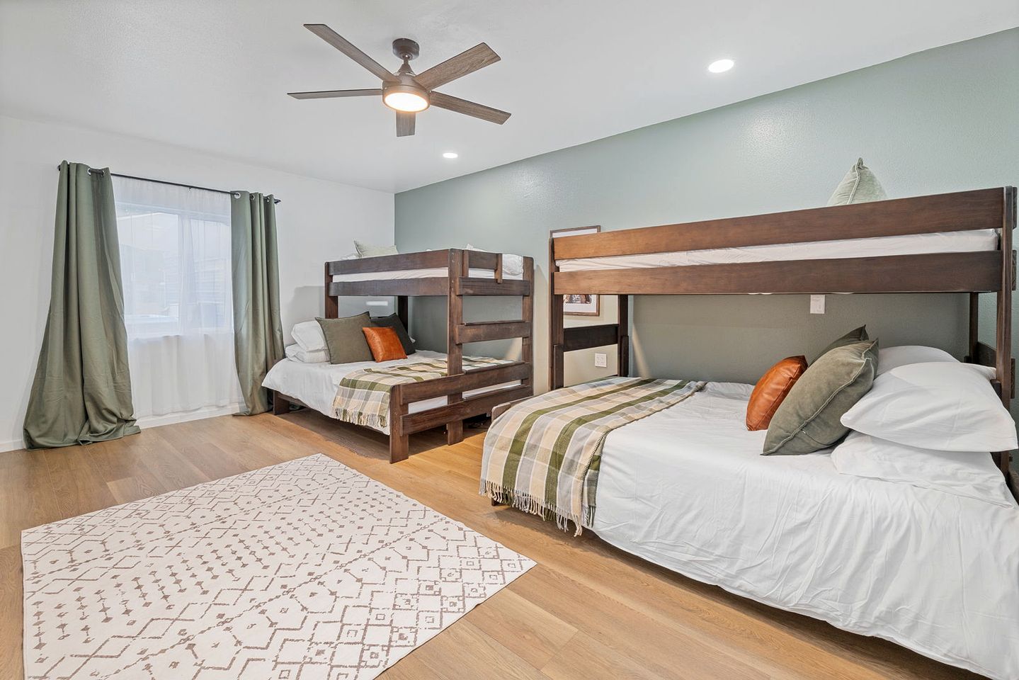 Luxury Mountain Retreat with Stargazing Dome, Hot Tub & Game Room in Oakhurst, California