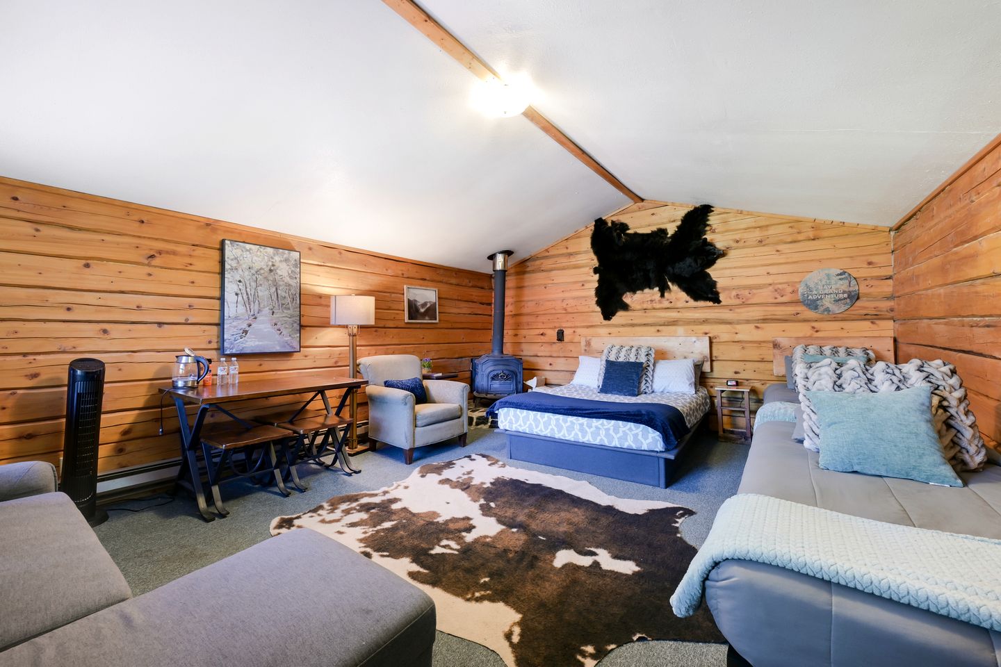 Authentic Lakeside Dry Cabin with Private Bear Creek Pond Access Near Hope, Alaska
