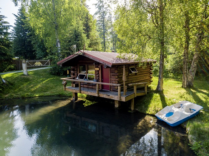 Authentic Lakeside Dry Cabin with Private Bear Creek Pond Access Near Hope, Alaska