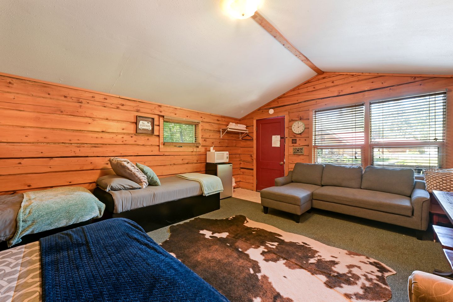 Authentic Lakeside Dry Cabin with Private Bear Creek Pond Access Near Hope, Alaska
