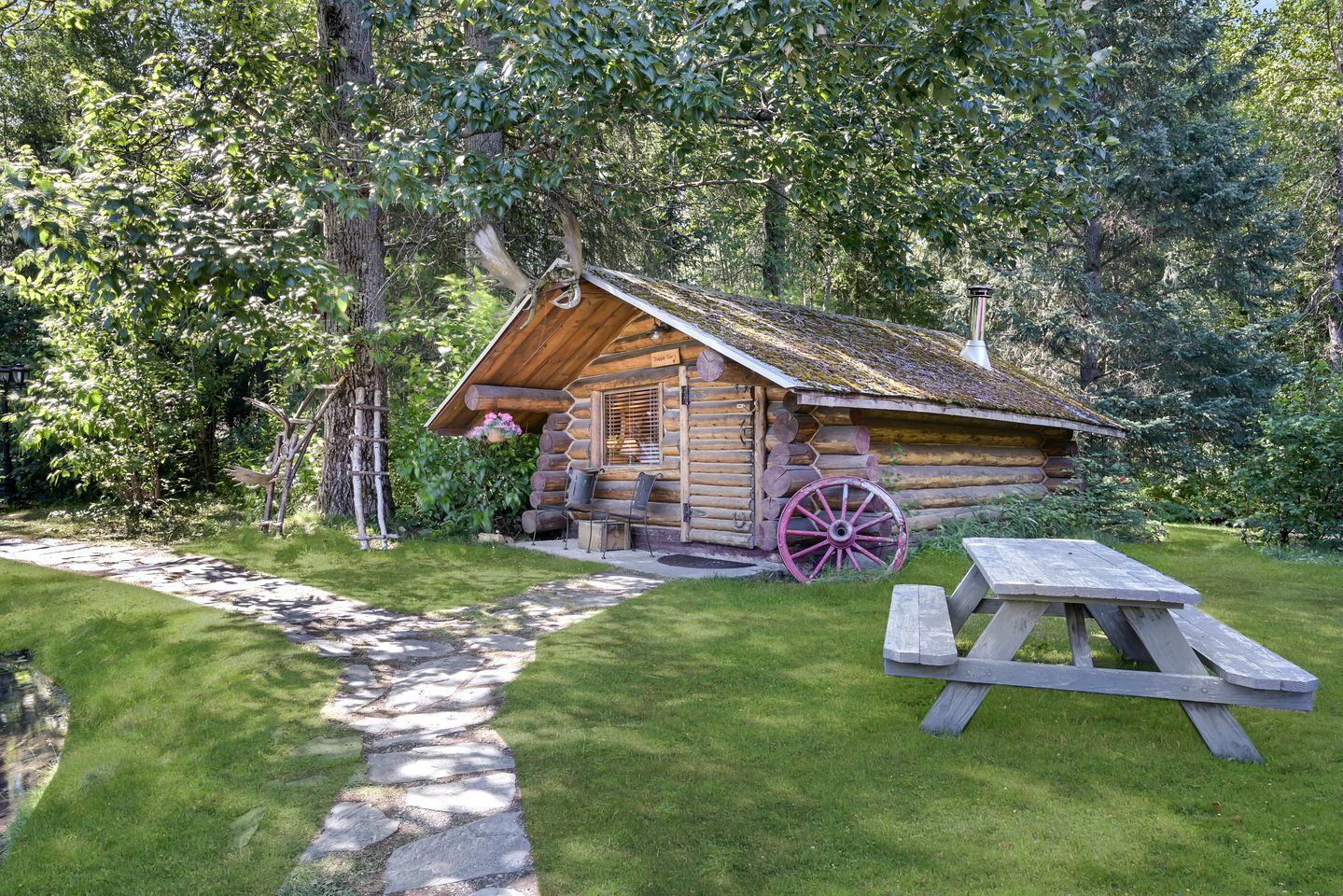 Historic Rustic Original Horse-Drawn Wood-Built Cabin with Bear Creek Pond Access & Bald Eagle Nest Near Hope, Alaska