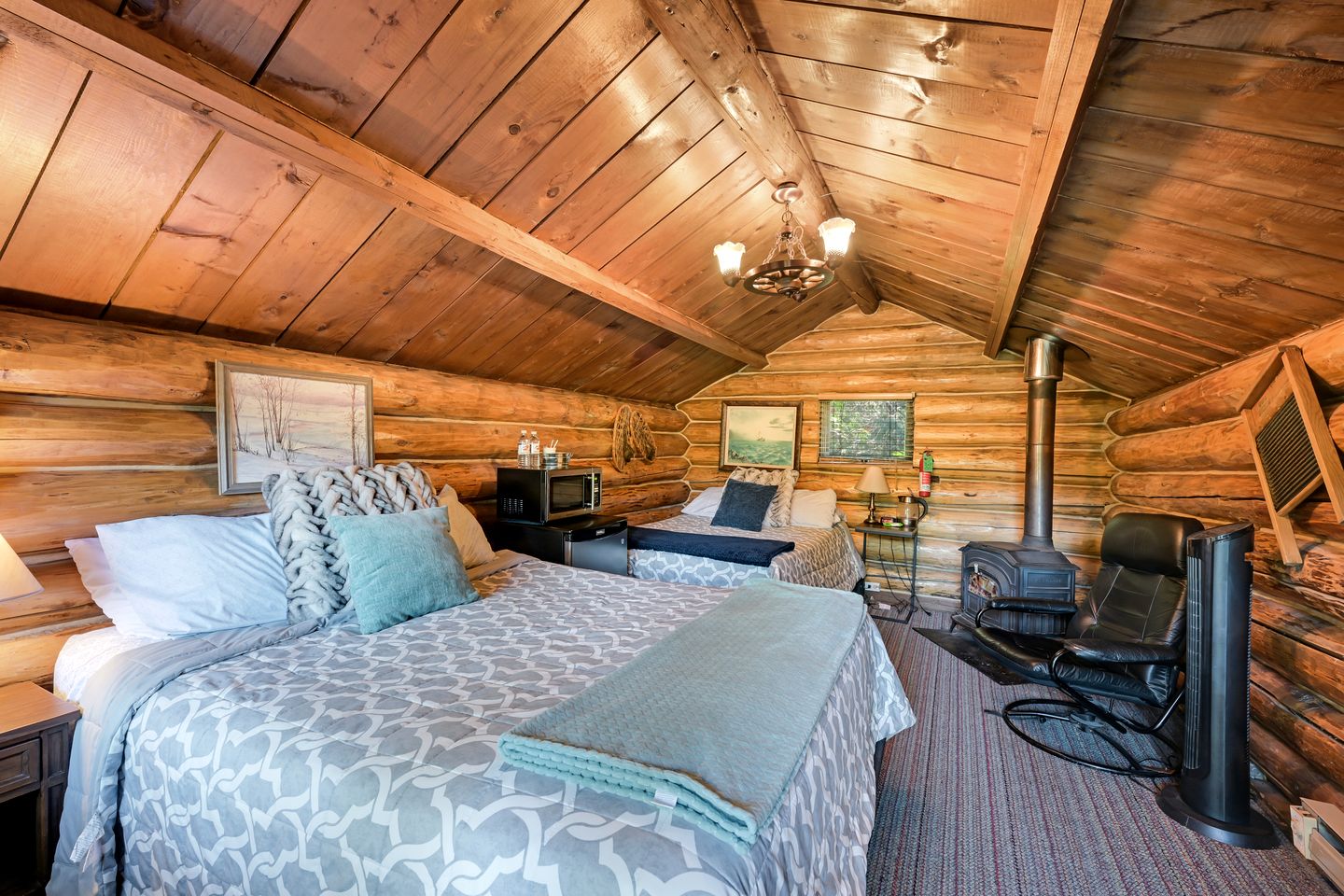 Historic Rustic Original Horse-Drawn Wood-Built Cabin with Bear Creek Pond Access & Bald Eagle Nest Near Hope, Alaska