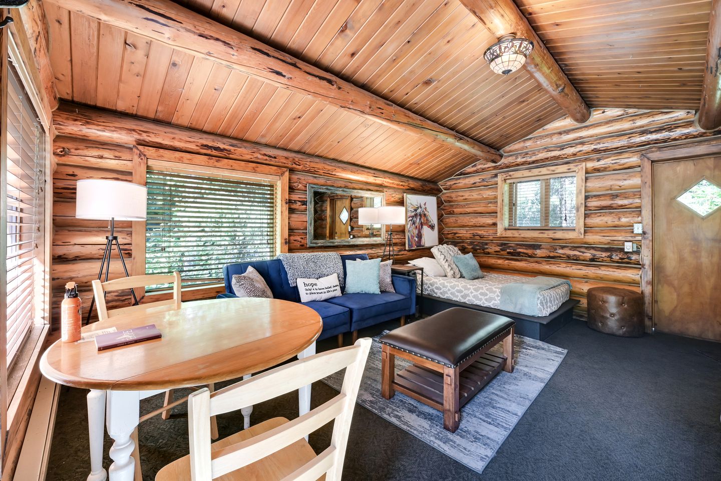 Spacious Family-Friendly Cabin with Bear Creek Pond Access Near Turnagain Arm, Hope Alaska