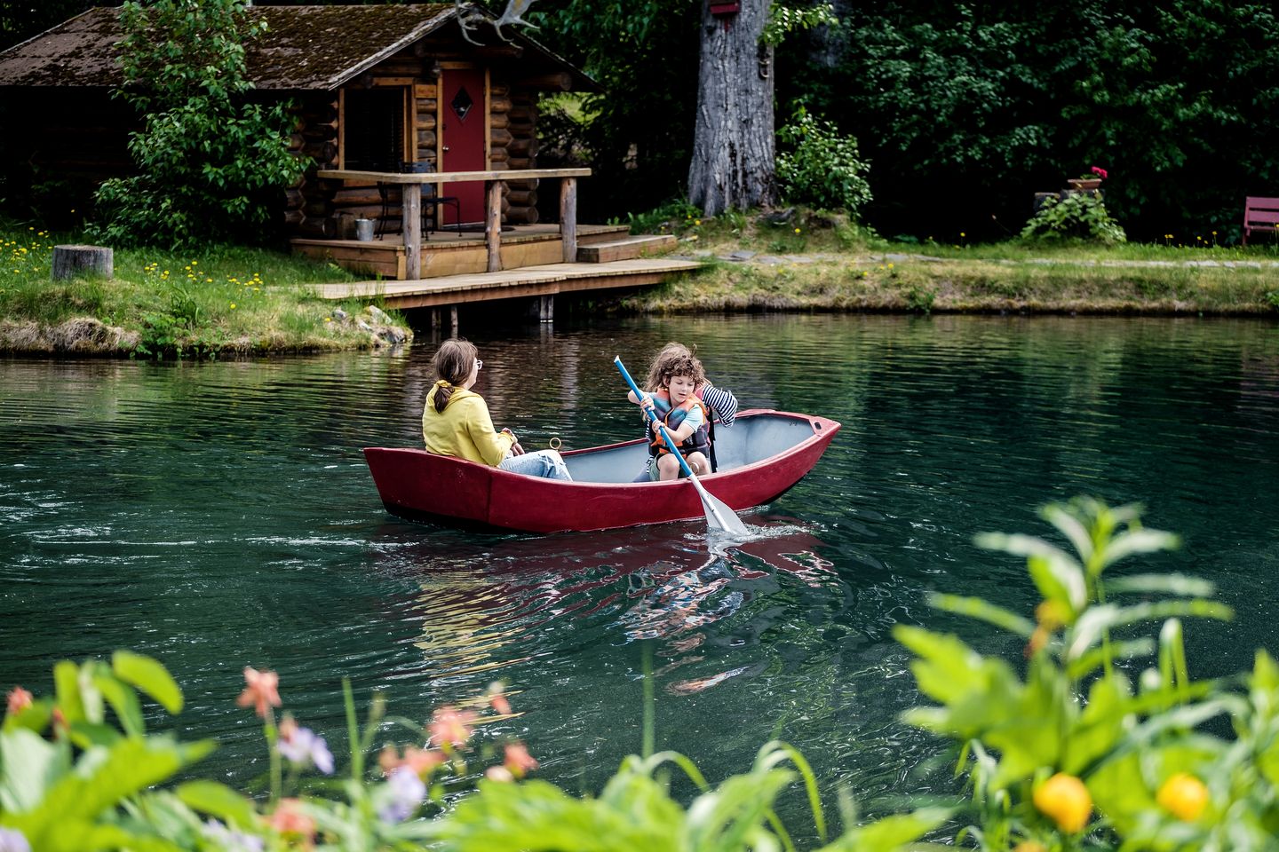 Secluded Creekside Cabin with Eagle Views Near Bear Creek Pond in Hope, Alaska