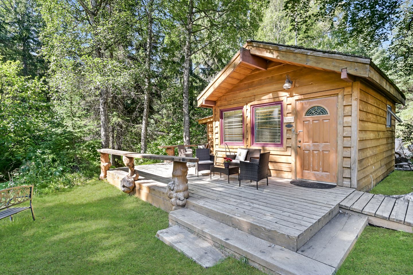 Secluded Creekside Cabin with Eagle Views Near Bear Creek Pond in Hope, Alaska